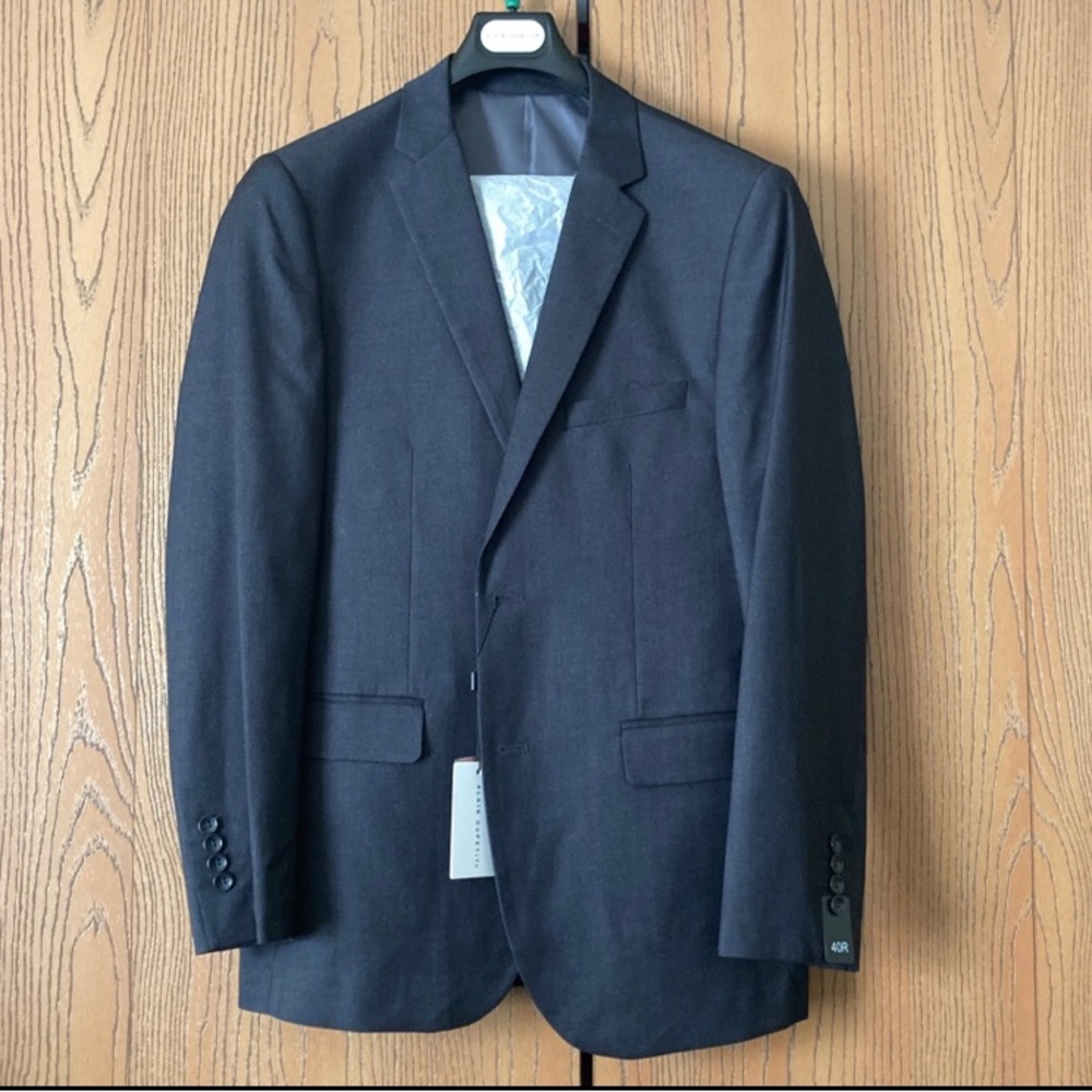 Men’s Suit NWT 40R/34W
